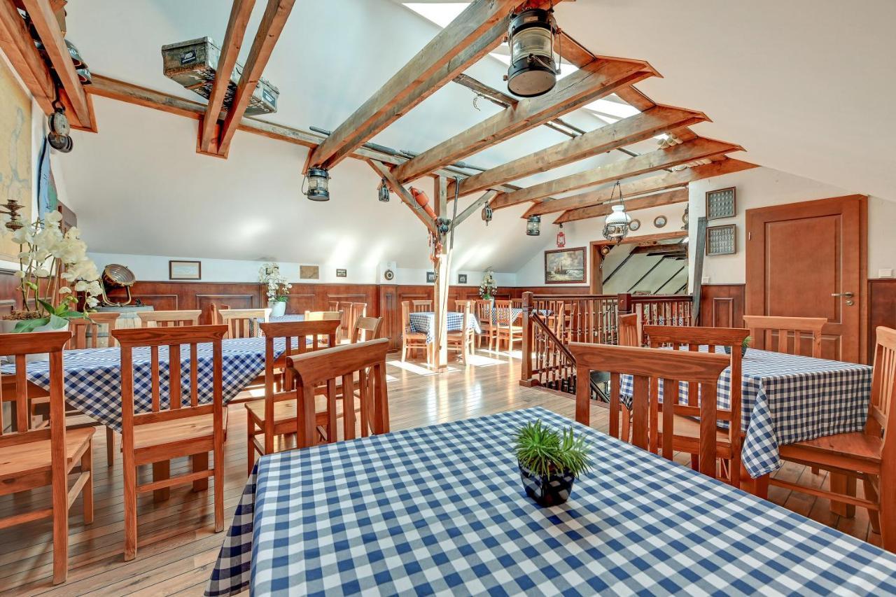 Villa & Restaurant Admiral Nelson Hel Eksteriør bilde