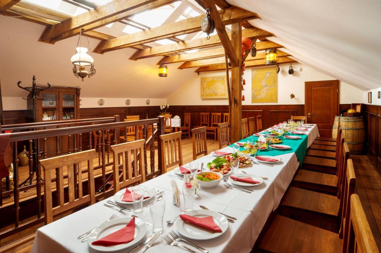 Villa & Restaurant Admiral Nelson Hel Eksteriør bilde
